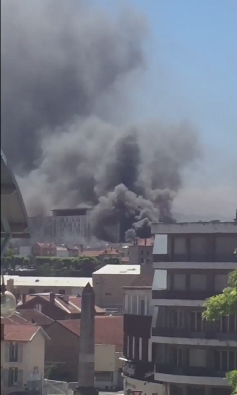 Eksplozije u bolnici u Francuskoj! (VIDEO)