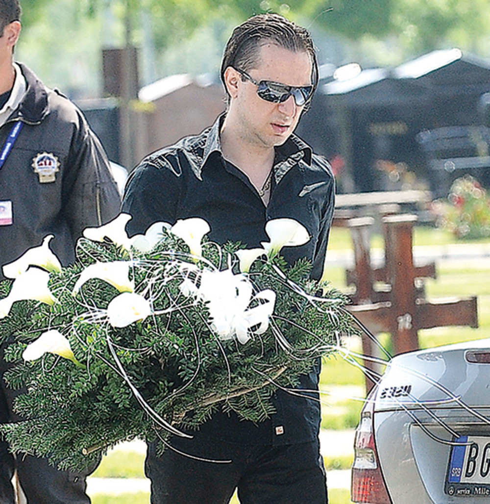 Zoran ne sme sam na Jelenin grob!