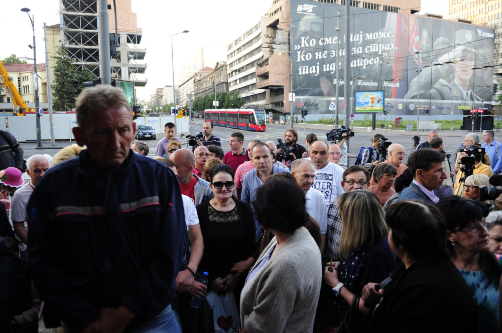 Vučiću, otključaj mi kuću!