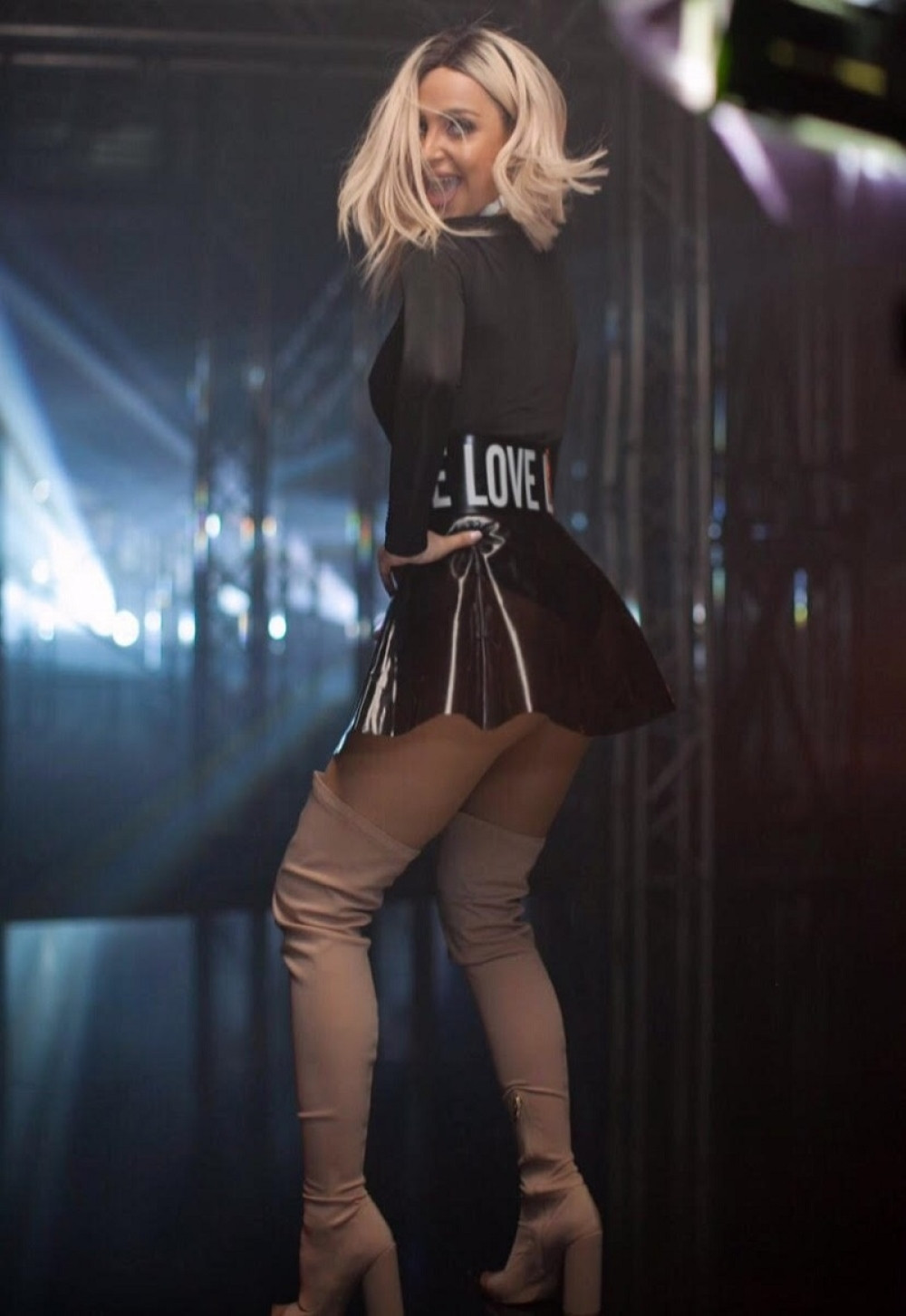 Maja kao sado-mazo barbika! (VIDEO)