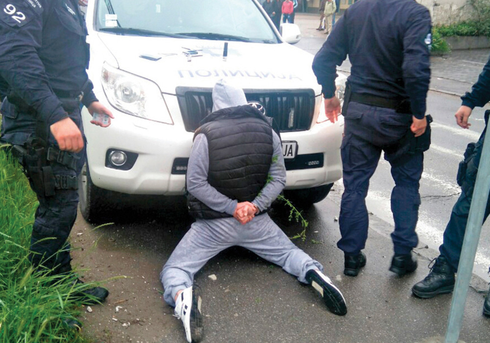 Odbegli begunac hteo da pregazi policajce