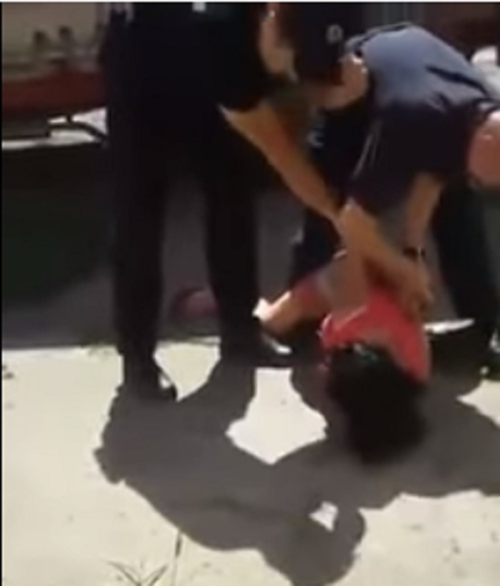 Komunalci oborili prodavačicu na asfalt (VIDEO)