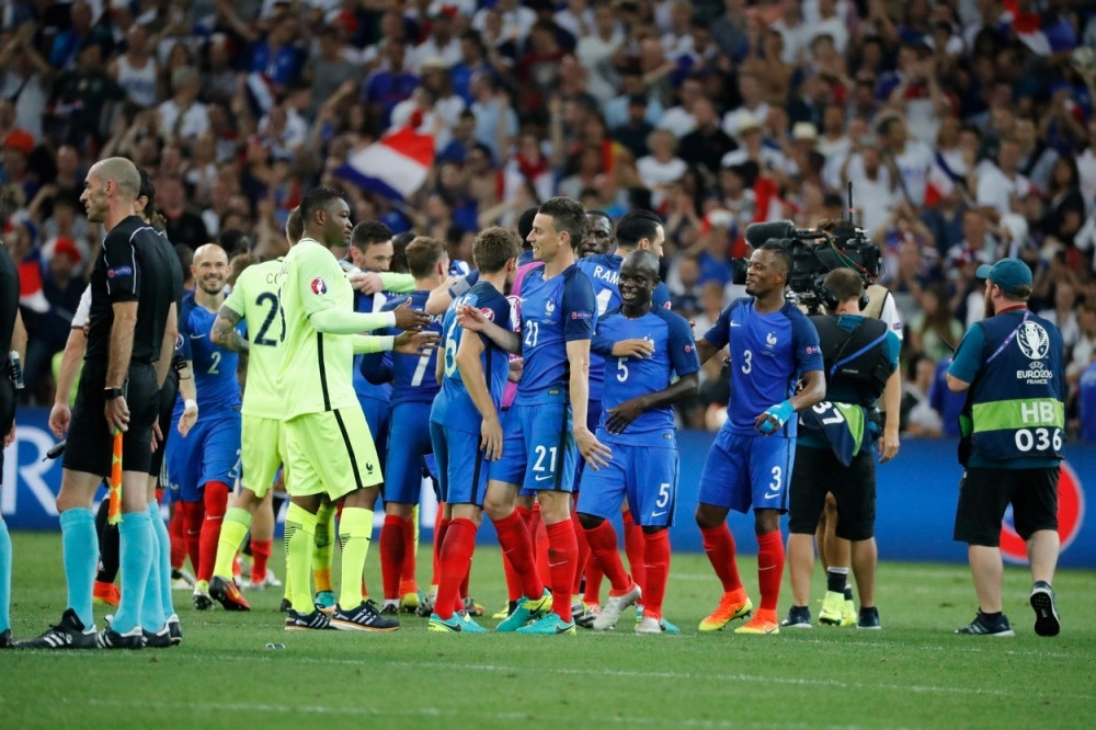 Danci vređali: Francuska je Afrika!