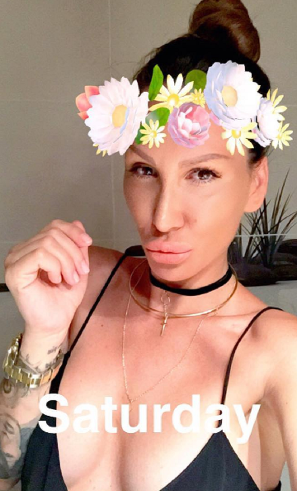 Nikolija oduzima dah dubokim dekolteom (FOTO)