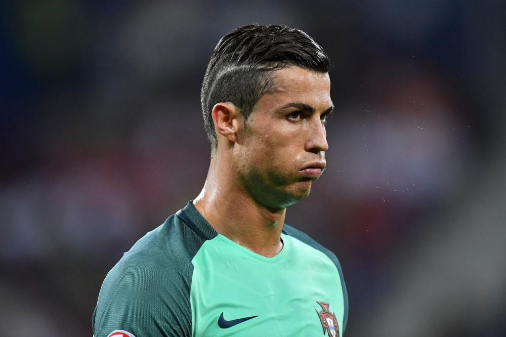 Ronaldo se srušio na travu u drugom minutu