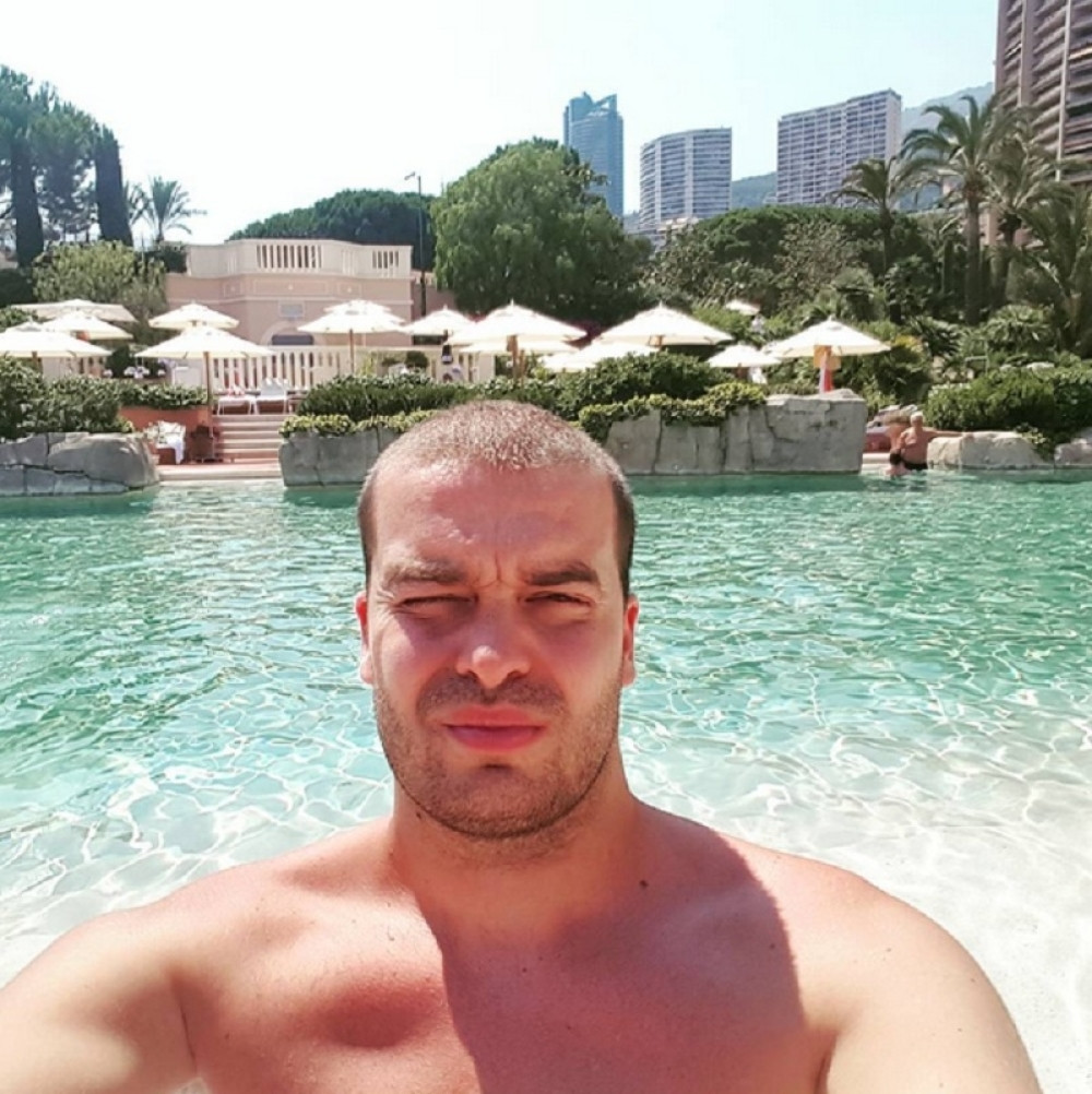 Manuel pokazao golu devojku! (FOTO)