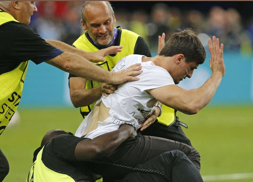 Ne, nije postao otac, hteo je da uđe na teren