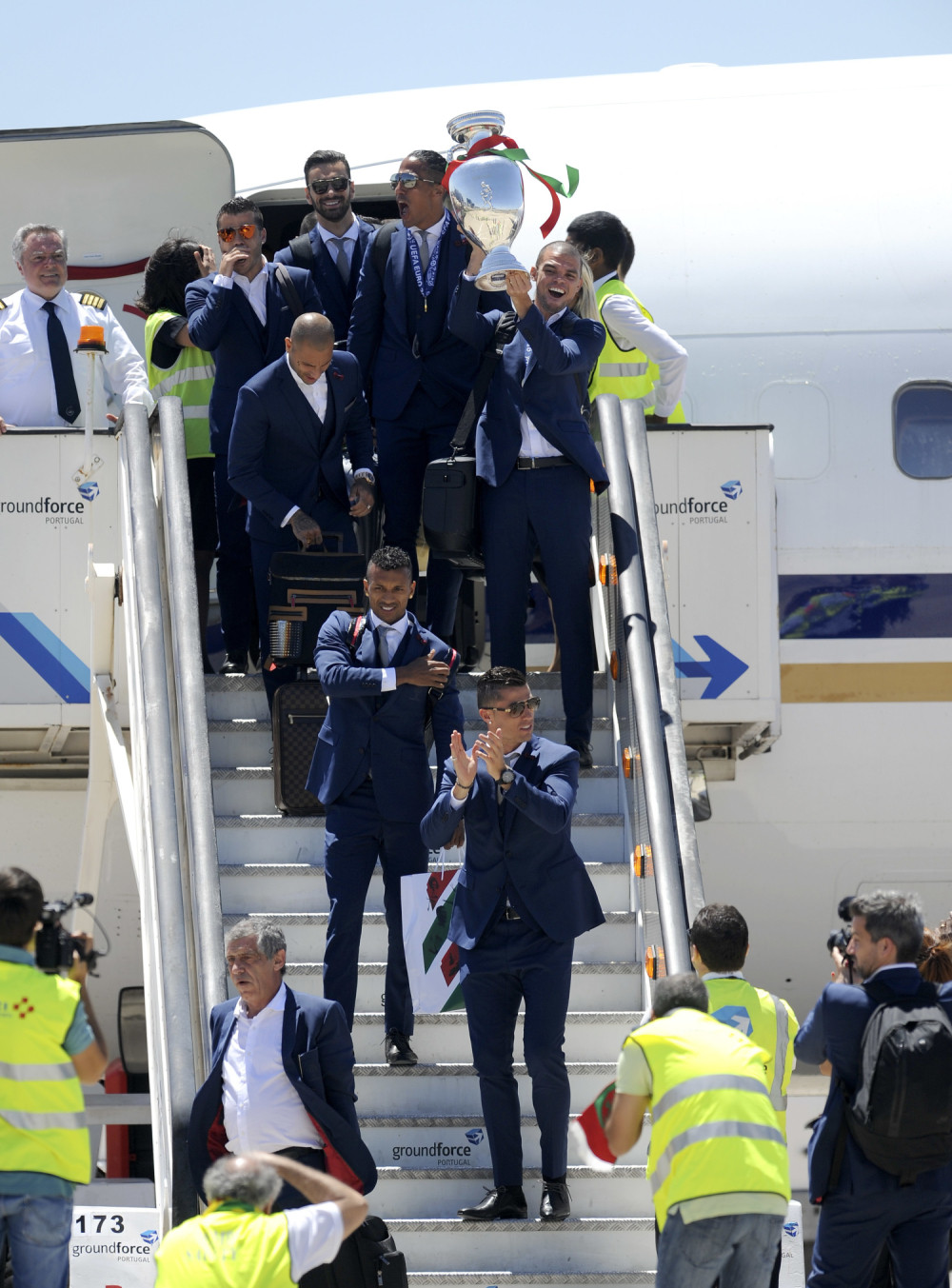 Šampioni stigli kući! (FOTO+VIDEO)