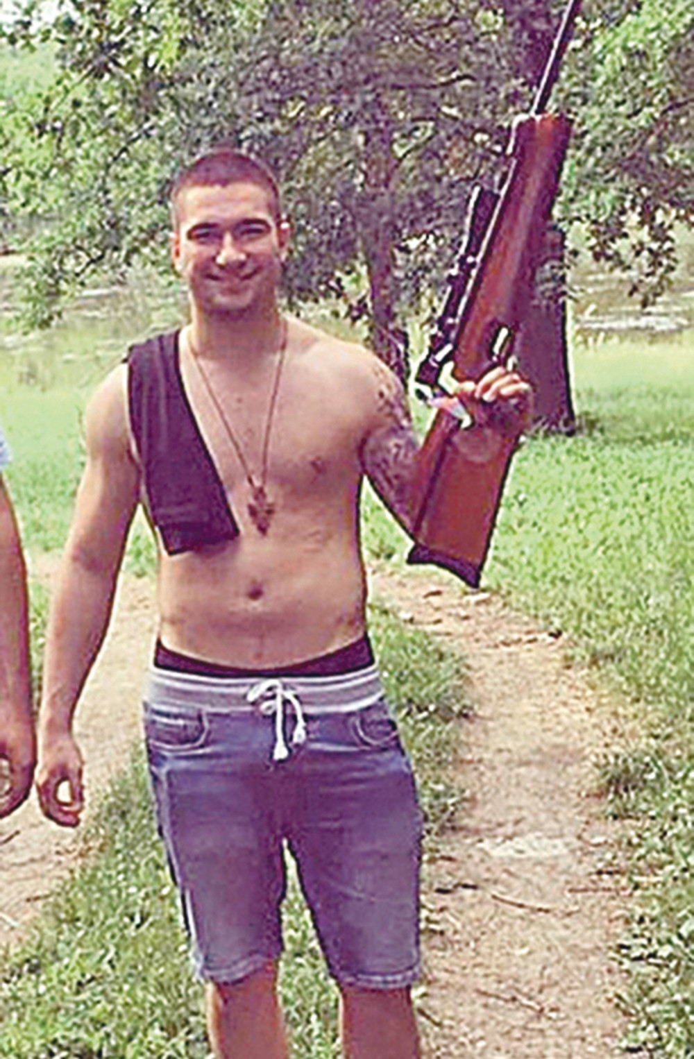 Šijan preti devojkama