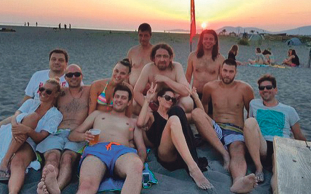 Nataša sa bendom na moru (FOTO)