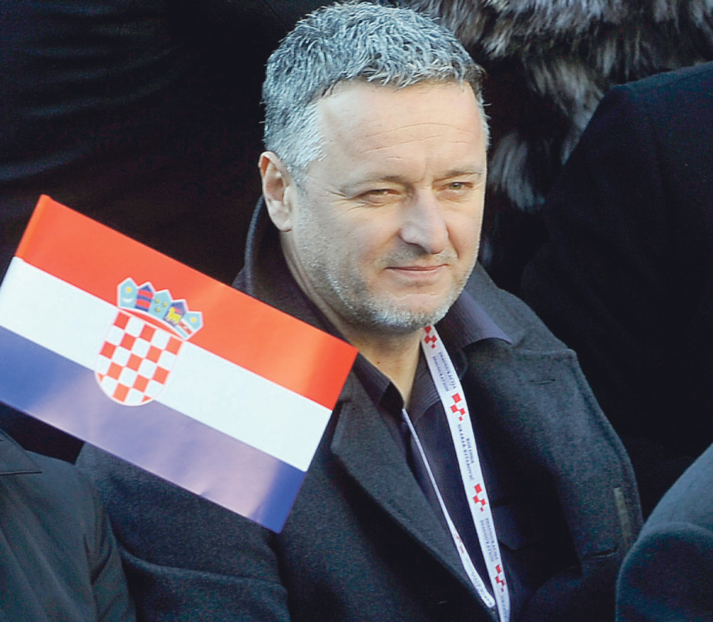 Pisao vlastima na Braču: "Jako mi je lepo, volim vas i ostaviću vam 4.000 evra, ali pustili ste mi Tompsona na plaži..." Usledio brutalan odgovor ustaša