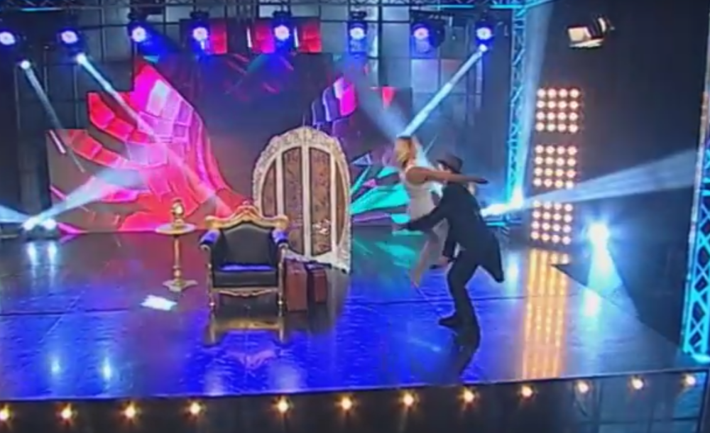 Pala s bine tokom nastupa! (VIDEO)