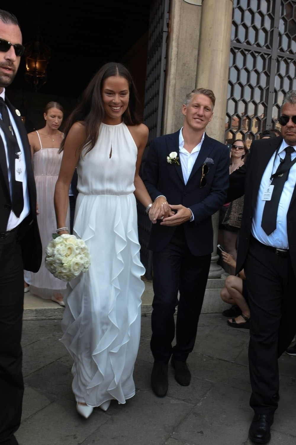 Ana đuskala u seksi haljini (FOTO)