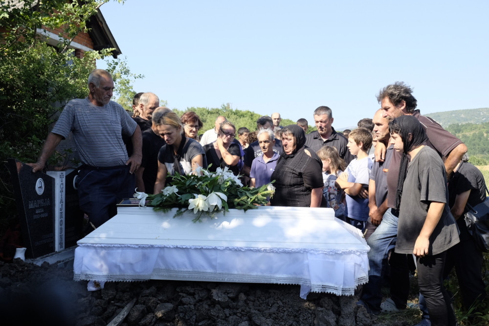 Sahranjena mala Anđa (FOTO)