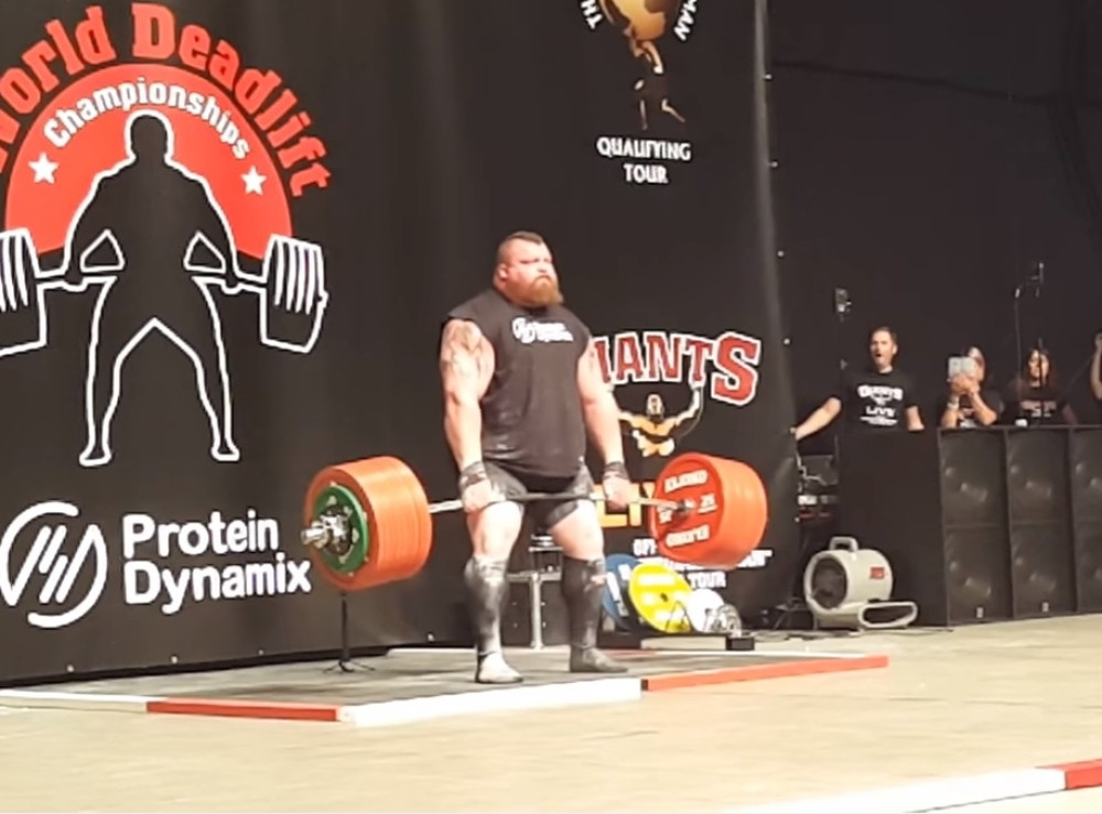 Snagator podigao pola tone, pa zamalo nastradao! (VIDEO)