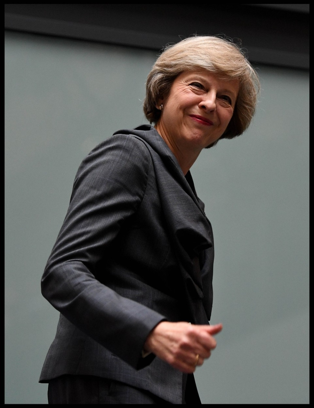 Društvene mreže gore zbog plesa britanske premijerke, a kada budete videli kako to izgleda doživećete TRANSFER BLAMA! (VIDEO)