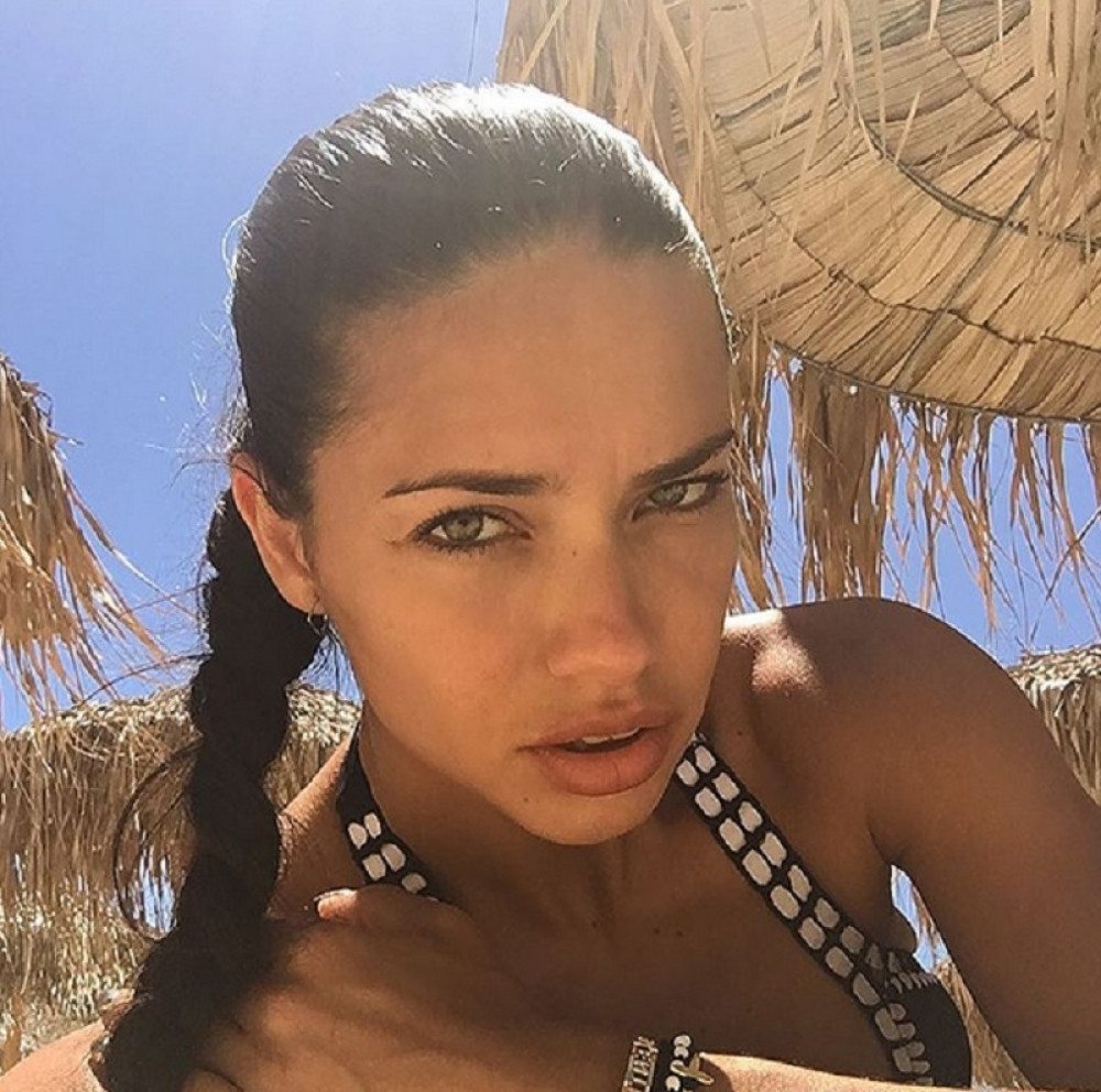 Andrijana Lima potpuno gola! Svi gledaju u međunožje bivše SRPSKE SNAJKE! (FOTO 18+)