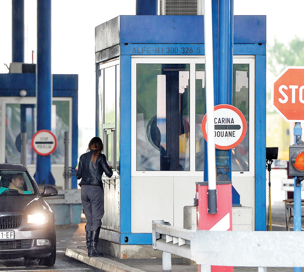 Na Horgošu policija zaustavila autobus, a kada su otvorili dve torbe u PRTLJAŽNOM DELU nastao je DŽUMBUS