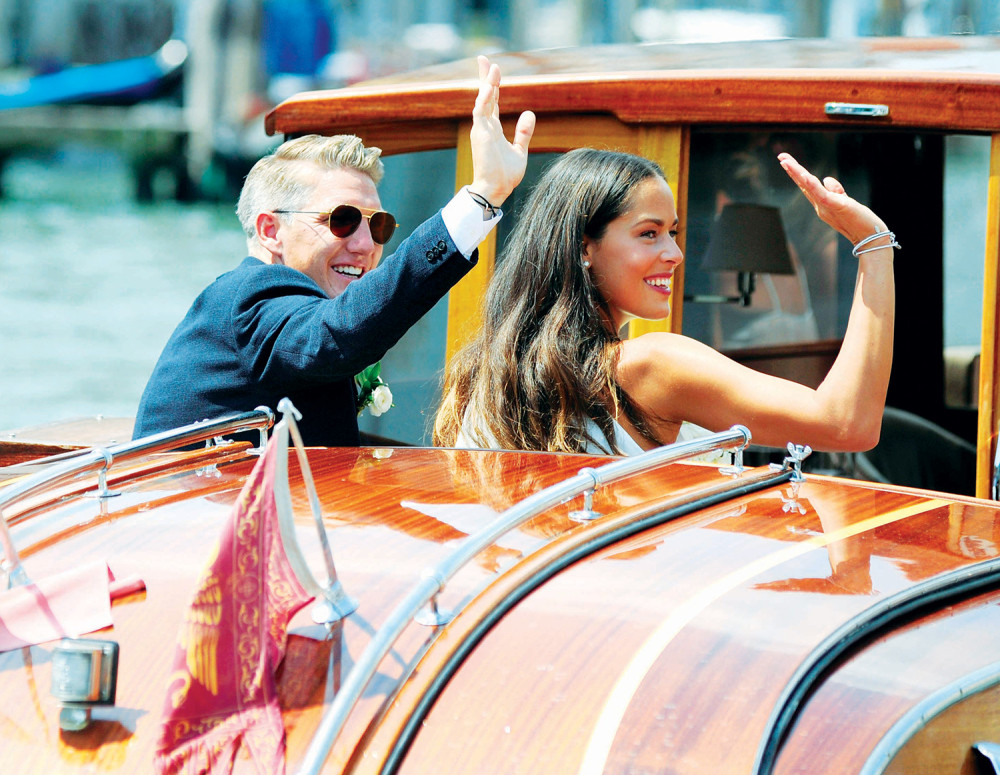 Švajni tortom uzvratio udarac Ani