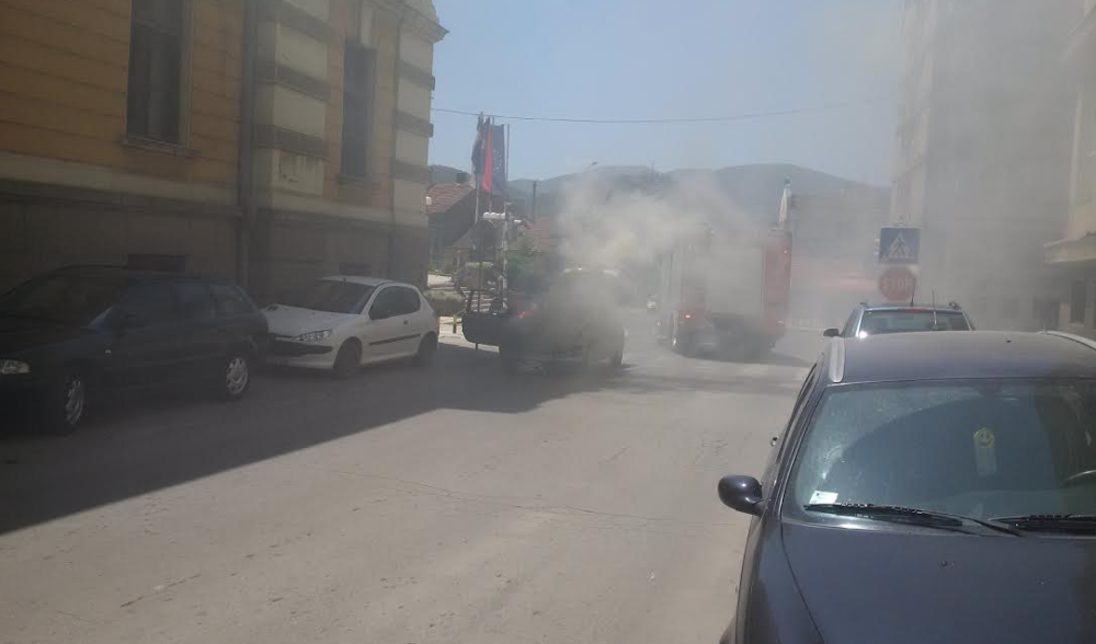 "Pežo" potpuno izgoreo u vožnji