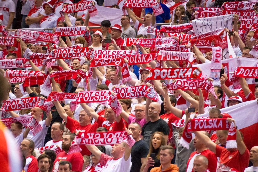 Poljski navijači, naoružani do zuba, krenuli u Beograd