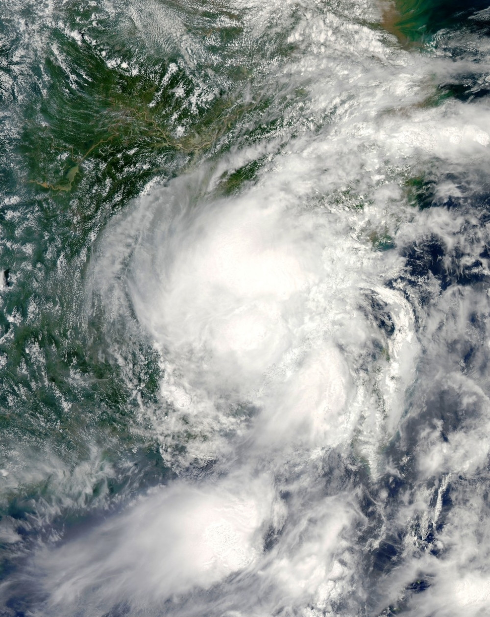 Danas temperatura pada do 15 stepeni, očekuje se TOTALNI HAOS, grad i pljuskovi, nevreme već POTOPILO PRIJEPOLJE