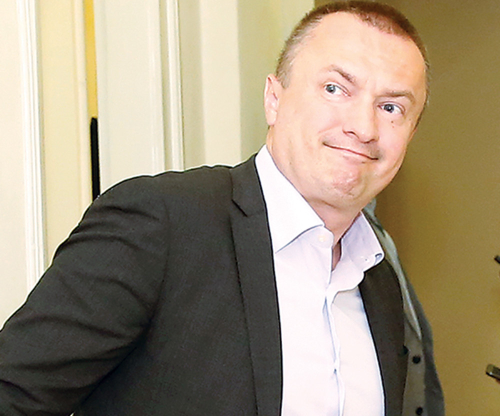 Pajtić ostavio minus od 11 milijardi dinara?!