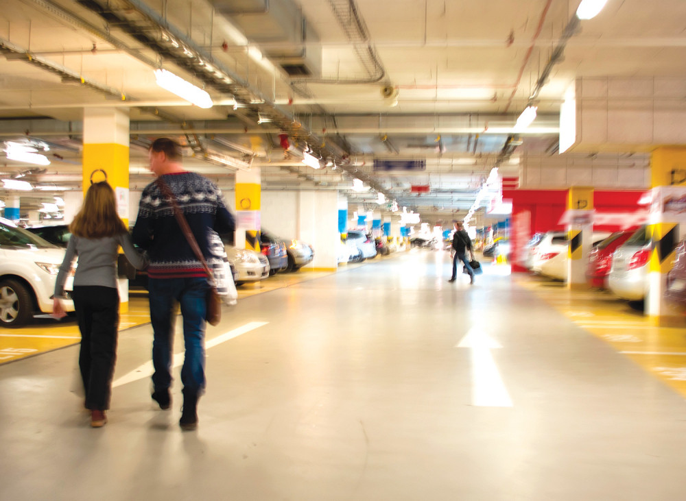 Mere zatvaranja sasekle broj kupaca u Britaniji za 55%