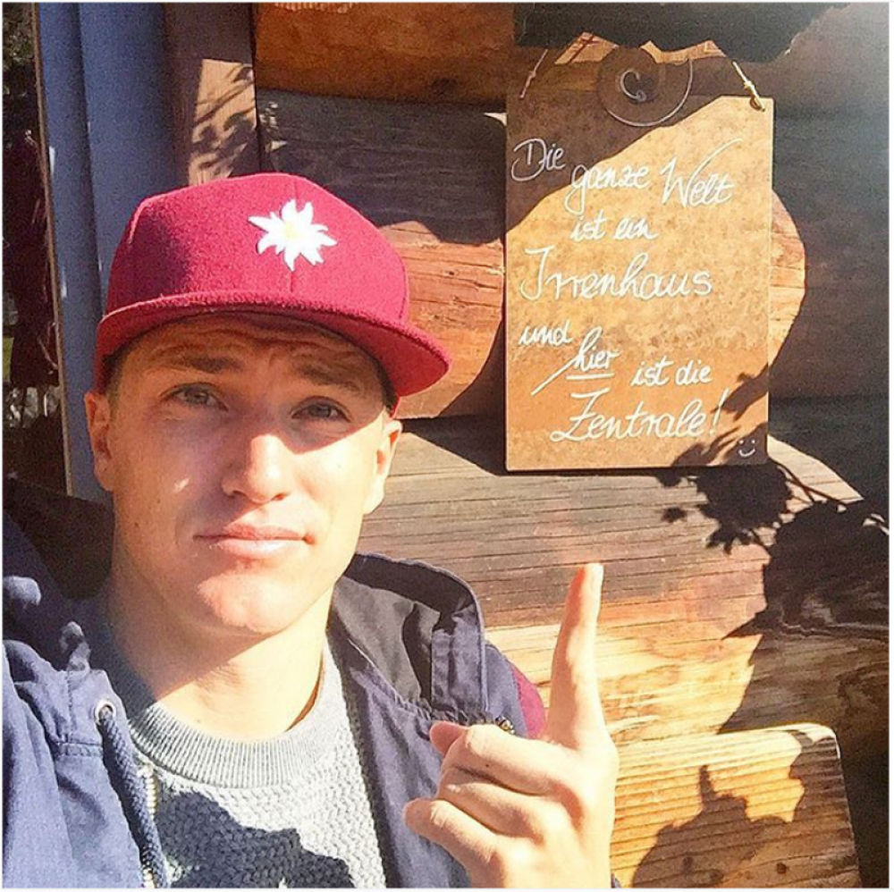 Žene odlepile za Švajnijevim bratom! (FOTO)