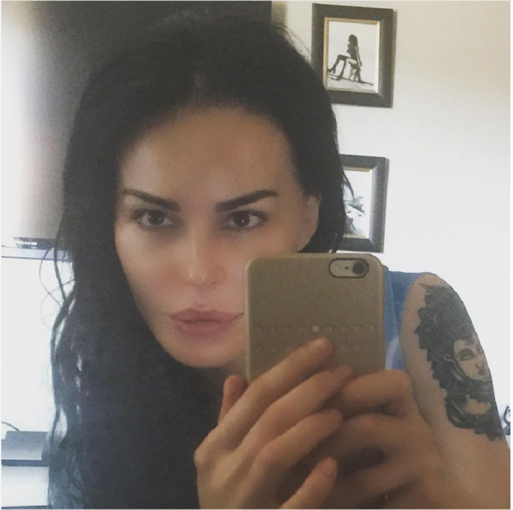 Manekenka do juče  bolesna, a danas gola (FOTO)