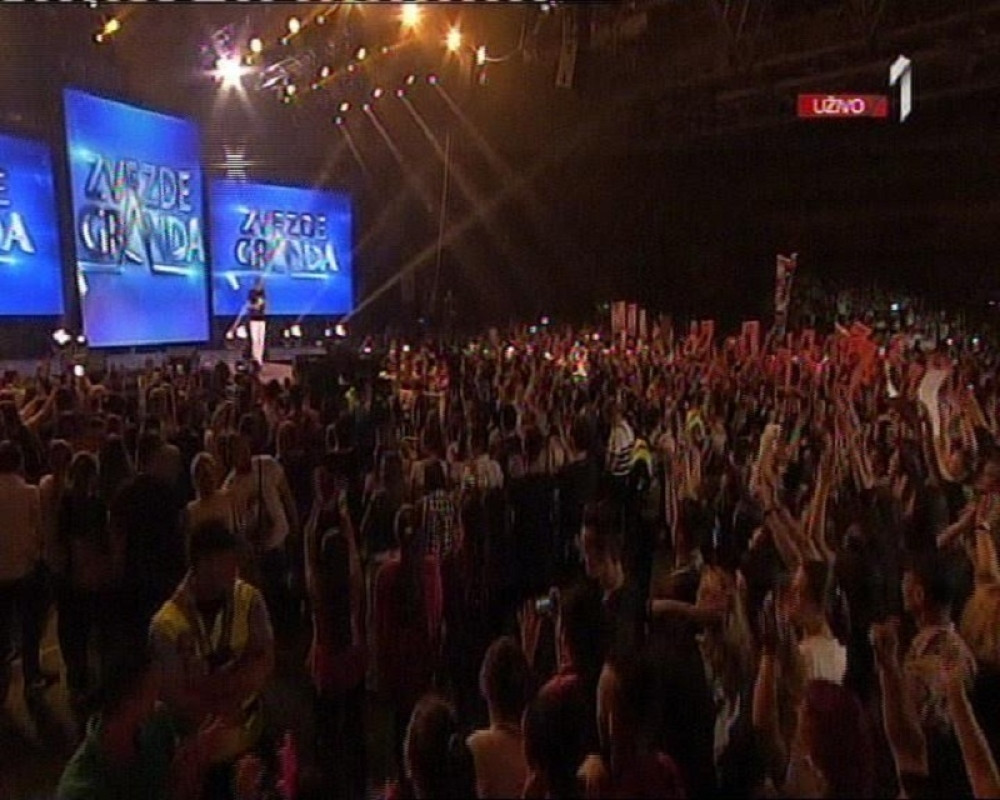 HVALI SE LOVOM, A KUPUJE KOD KINEZA Poznati pevač doživeo ogroman blam! UHVATILI GA NA DELU