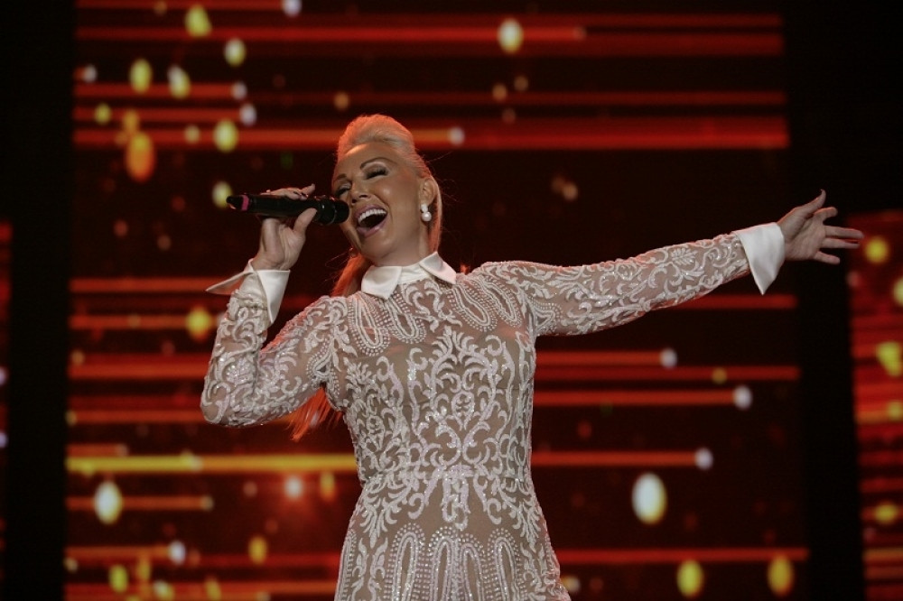 Kad Brena zaigra uz "Belu ciganku"! (VIDEO)