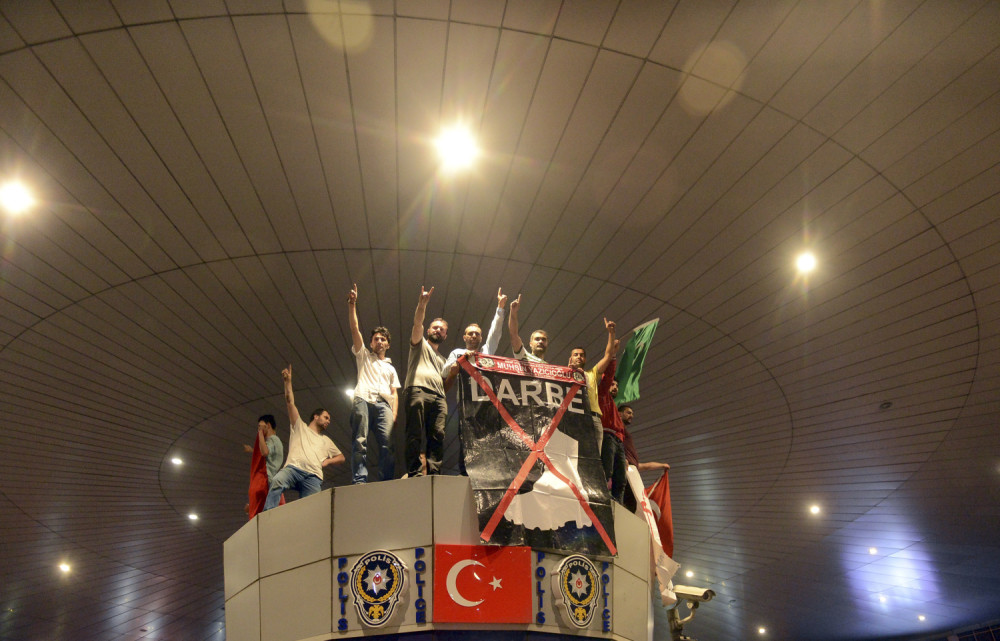 Ko likuje, a ko brine zbog Turske