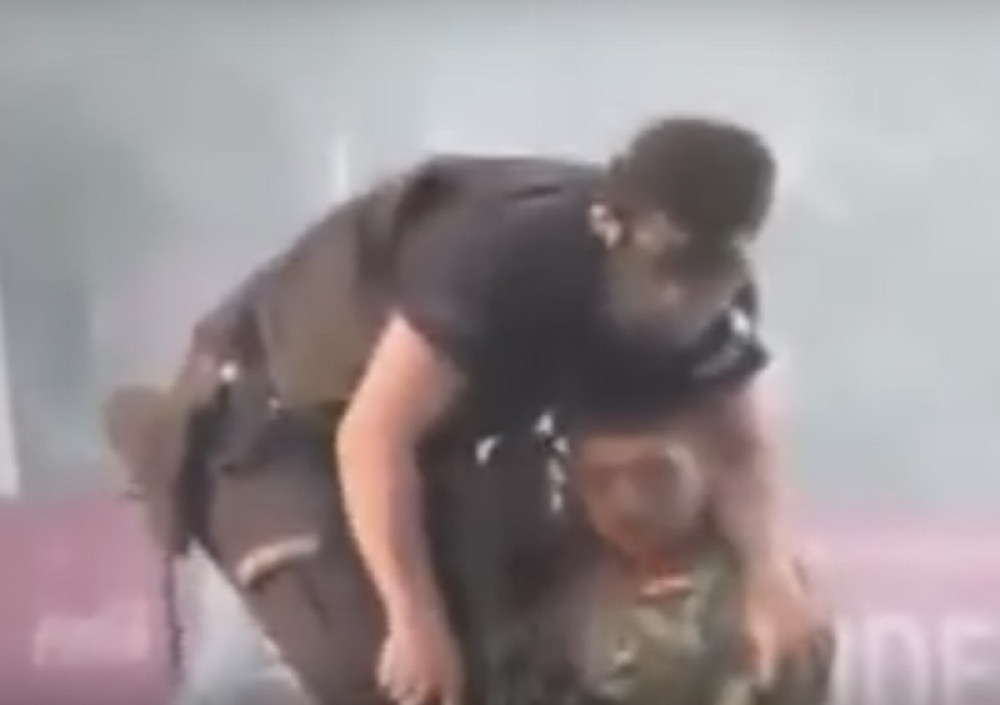 Policajac spasao pučistu (VIDEO)