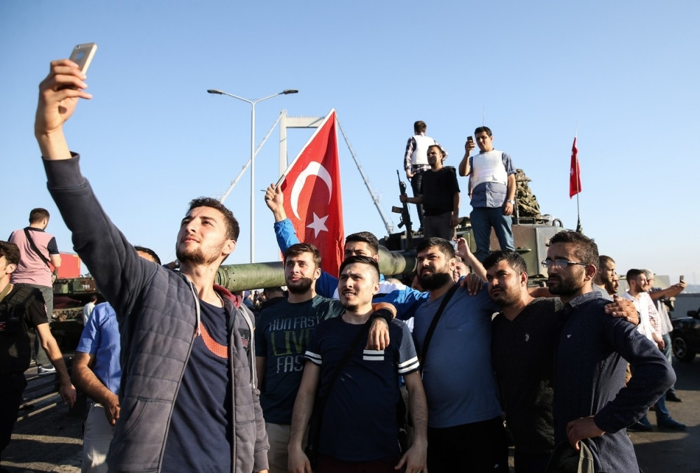 Puč-selfi revolucija u Turskoj (FOTO)