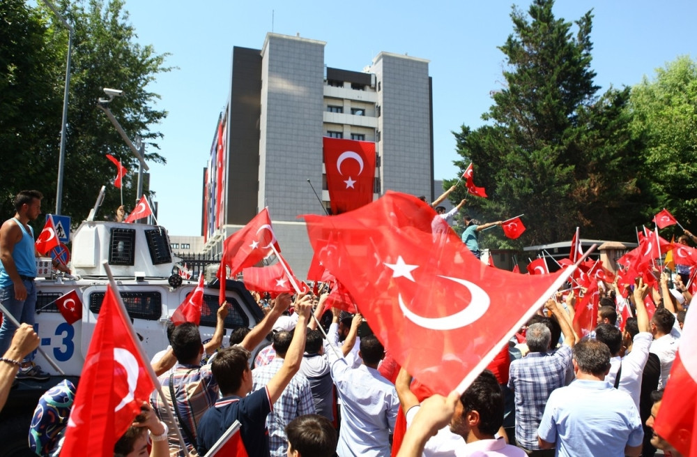 Prozapadna vojska stoji iza puča!