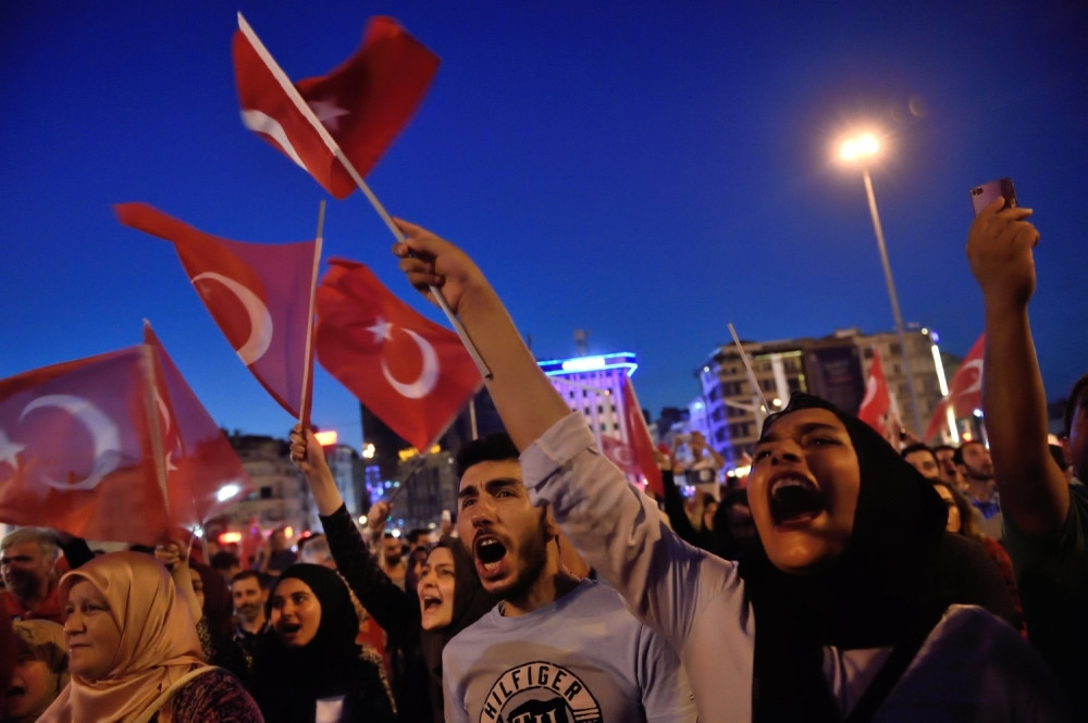 Erdoganove pristalice slave neuspeh puča