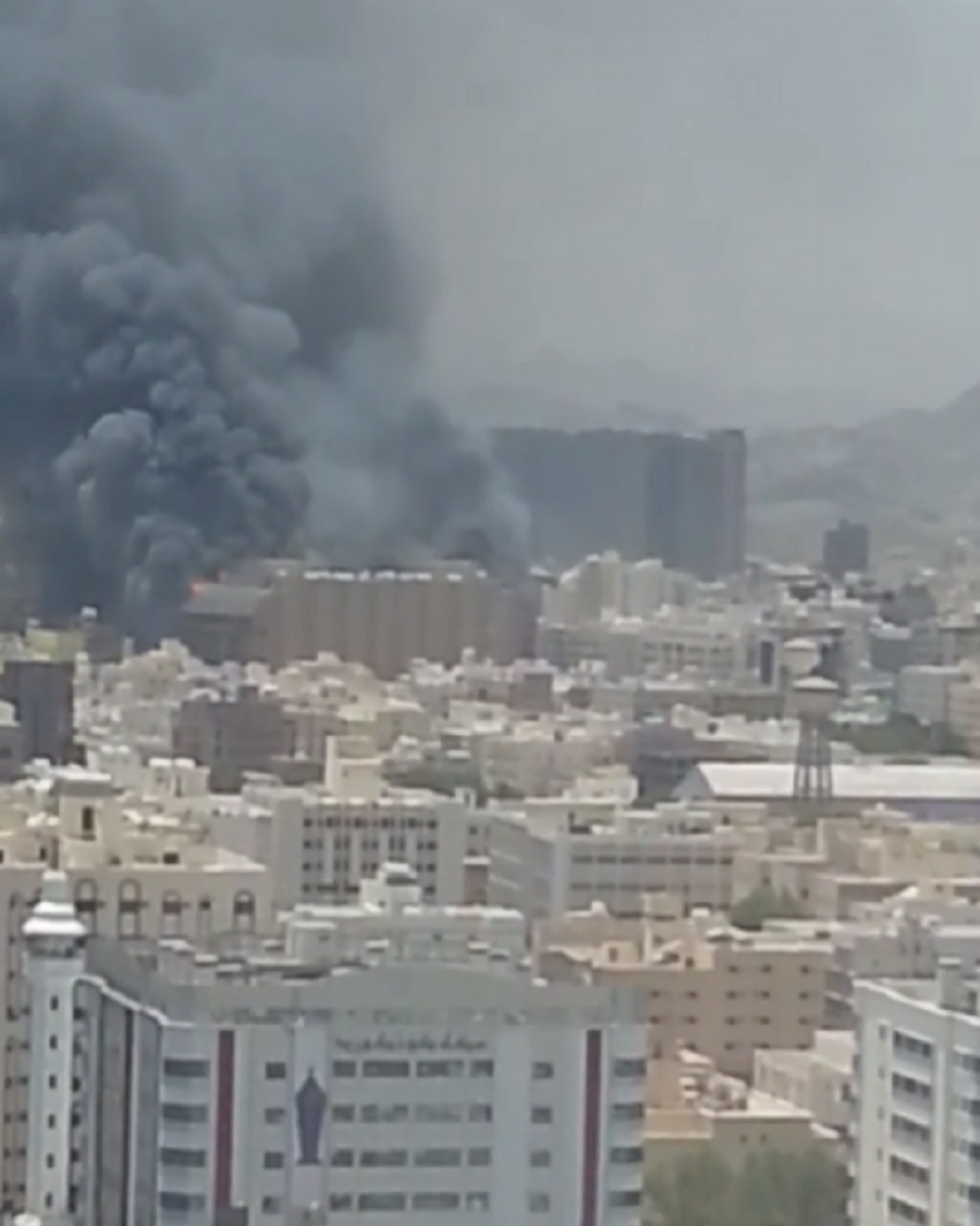 Gori hotel u Meki (VIDEO)