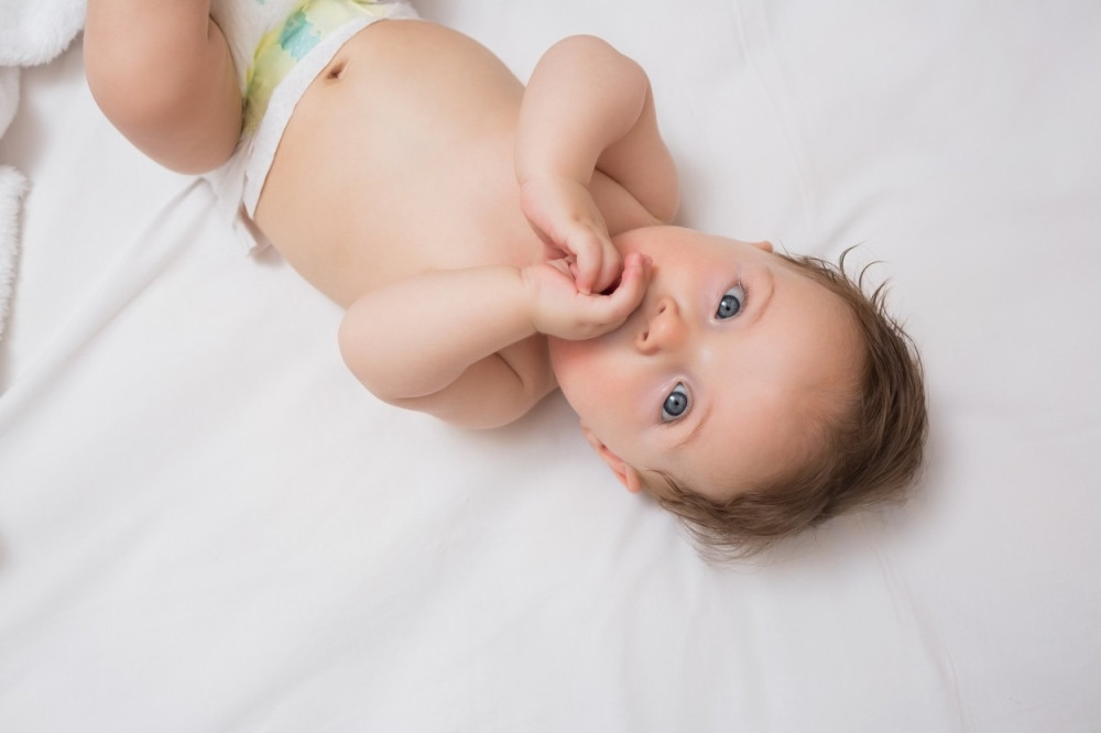 Evo što dete treba da sisa prst i grize nokte