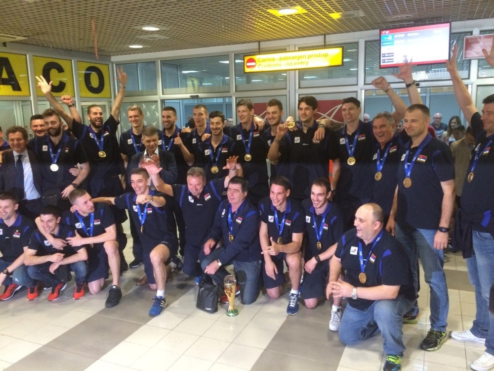 Stigli zlatni odbojkaši! (VIDEO)