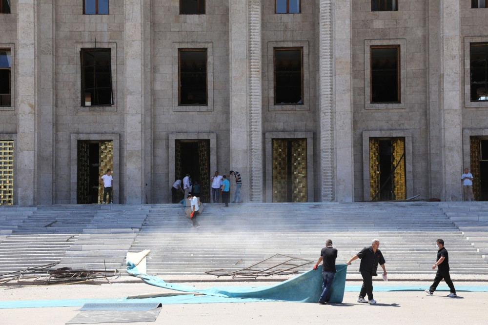 Evakuisan turski parlament! (VIDEO)