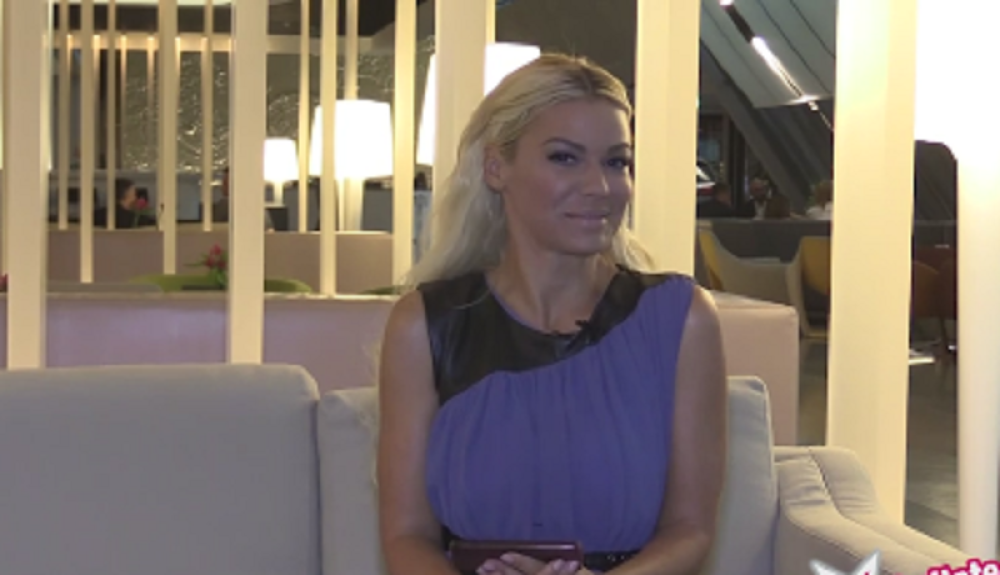 Nata pristala da ide sa fanom na piće (VIDEO)