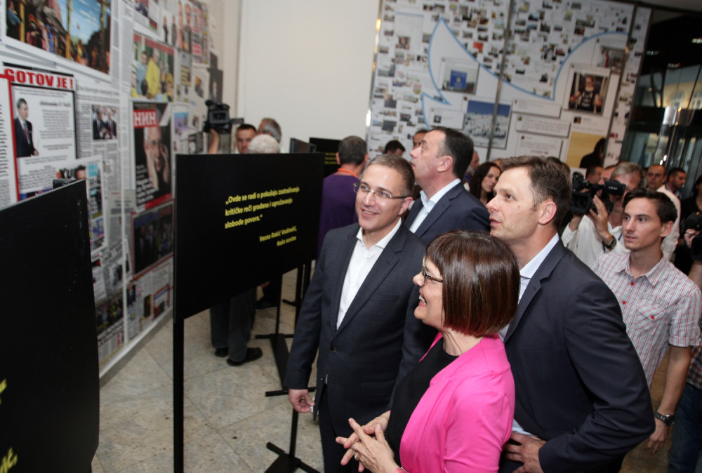 SNS otvorio izložbu o „diktaturi“ (FOTO)