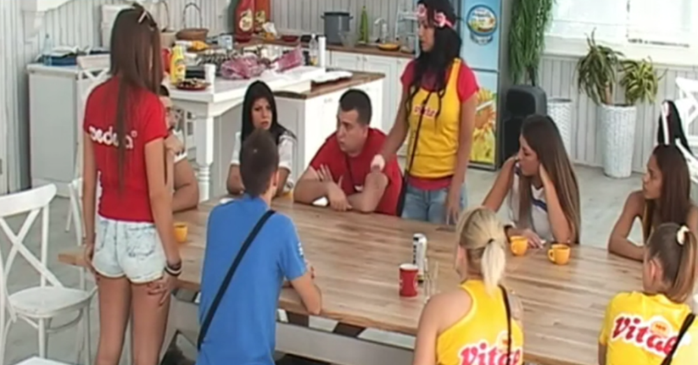 Želi da napusiti "Maldive" zbog golih guza! (VIDEO)