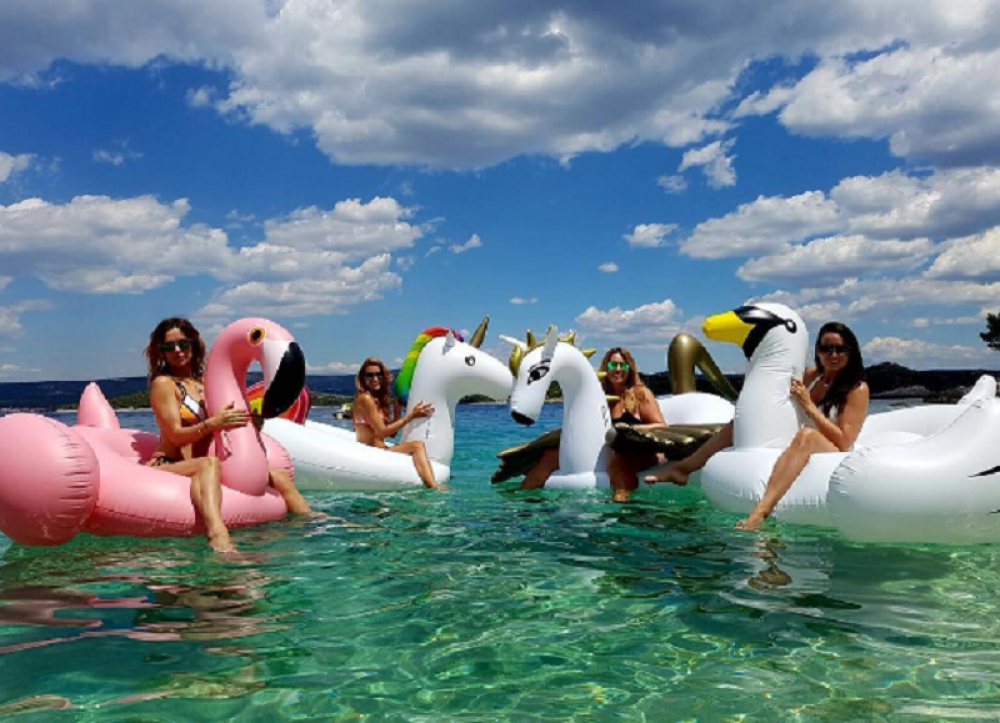 Severina i Jovana potpuno podetinjile