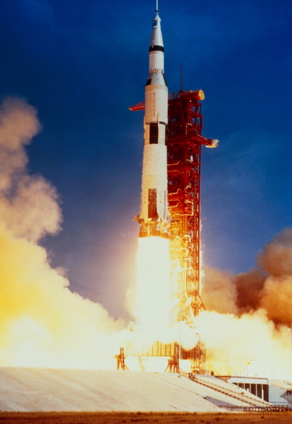 Prošetali smo Mesecom, ali se i dalje ponašamo kao da živimo u pećini