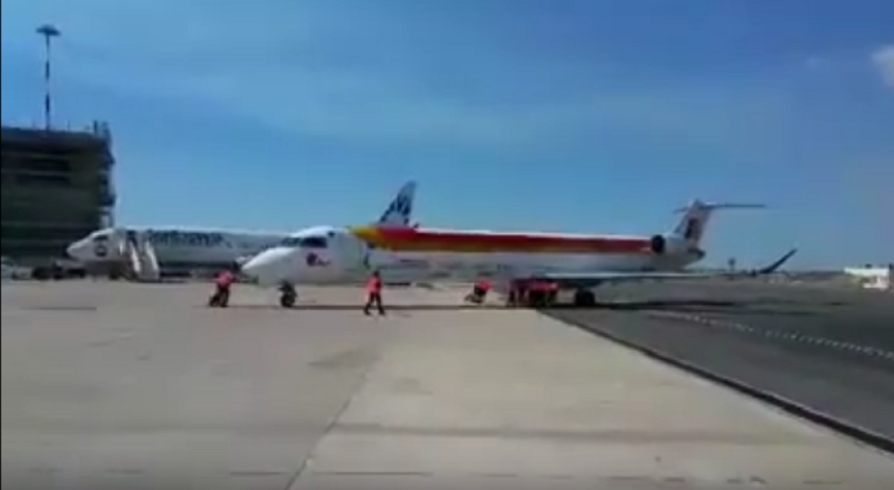 Avion pale na gurku (VIDEO)