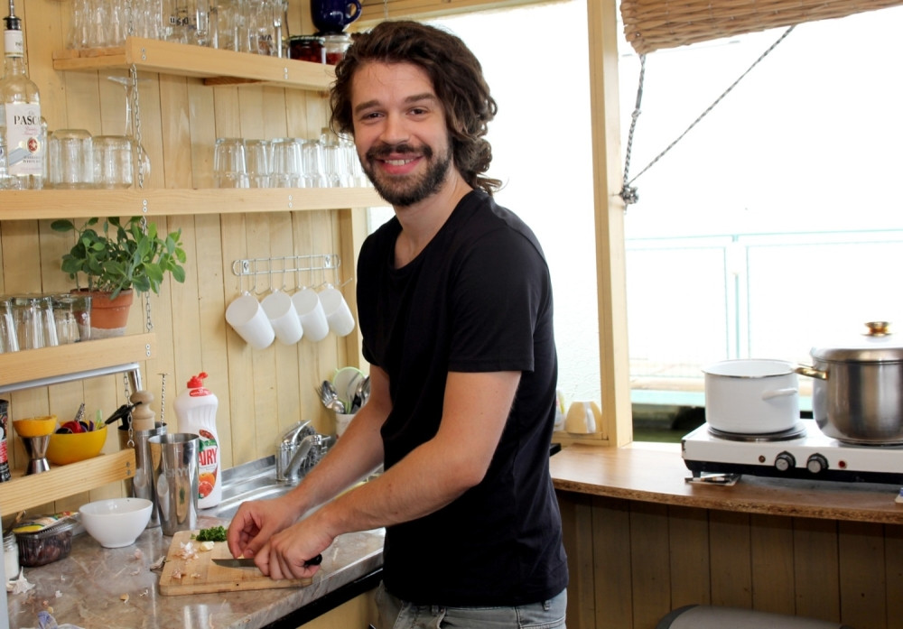 Bio si moj stariji brat, umro si na isti dan kad i moj otac