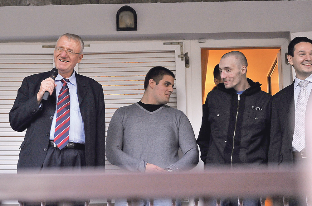 Sinovi Vojislava Šešelja zaseli u fotelje