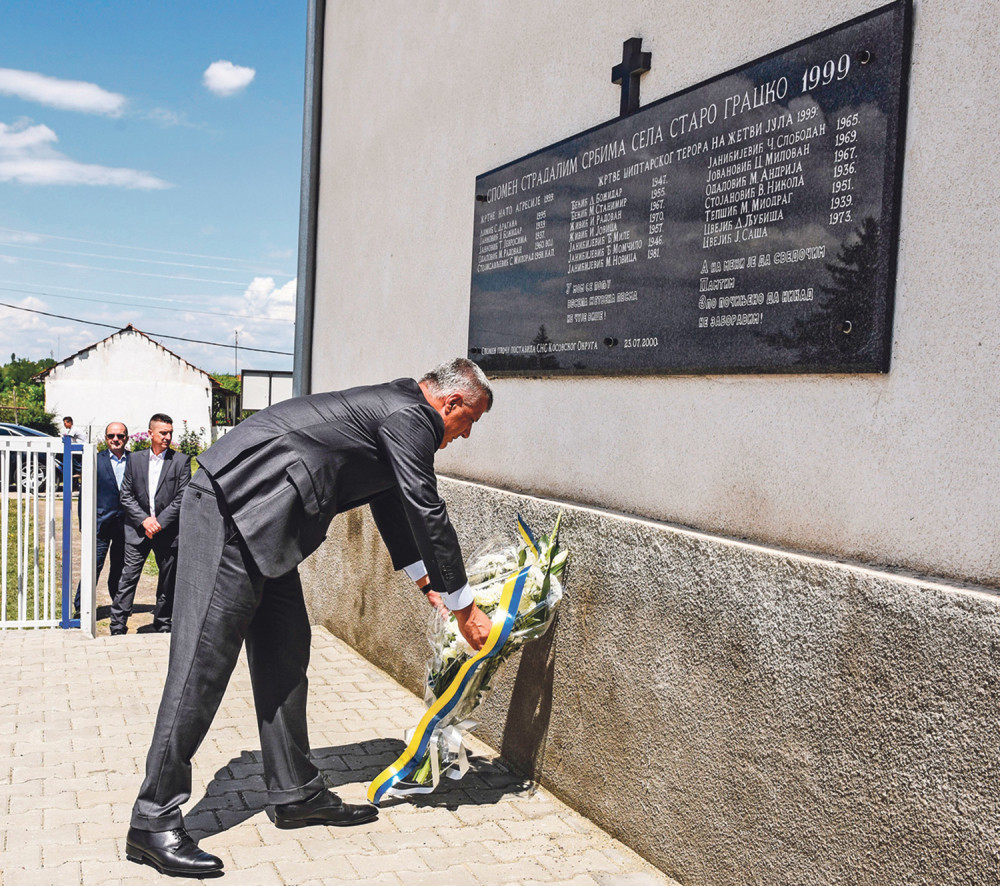 Zmija nam se smeje u lice!